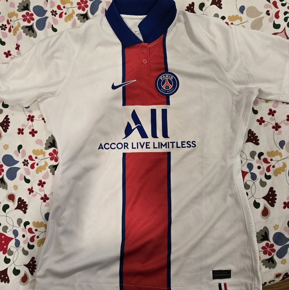 Nike women's Paris jersey Large